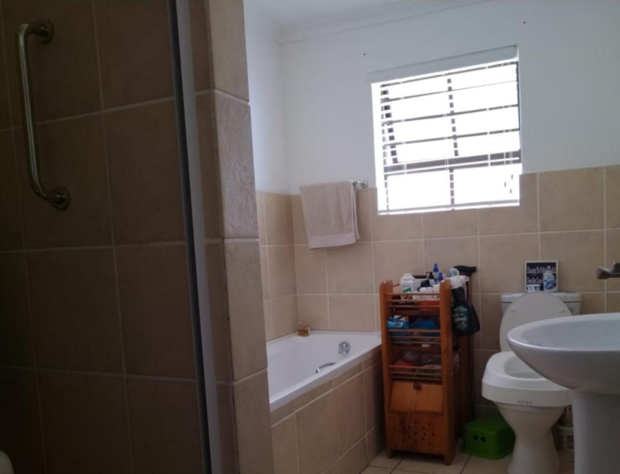 To Let 2 Bedroom Property for Rent in Bluewater Bay Western Cape